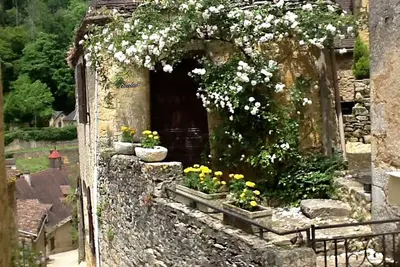 Image de Au coeur du village, une vue époustouflante sur la rivière.