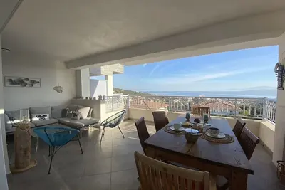 Bel appartement avec terasse et vue mer exceptionnelle