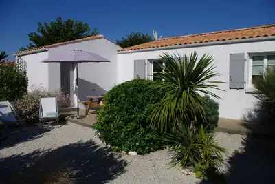 Image de Maison 3 étoiles proche plage, jardin clos, accès à pied jusqu'à la mer.