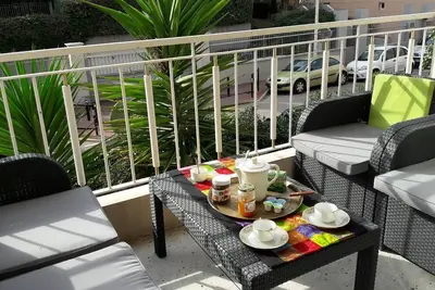 Image de Cannes TRÈS Bel Appartement 100m² _ 3 Chambres _ à 10mn à pied de \"La Croisette\"