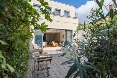 Image de Belle maison d'hôtes avec terrasse et jacuzzi en plein centre