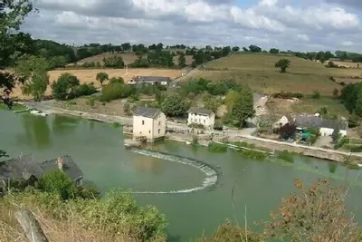 Image de Chalet individuel au bord de la riviere et du chemin de halage La vélofrancette