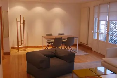 Image de Appartement ensoleillé plein centre T3 75m2 avec parking privé