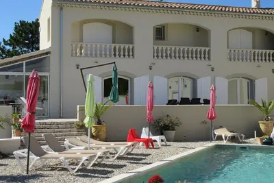 Image de Belle maison avec piscine au pied du mont ventoux
