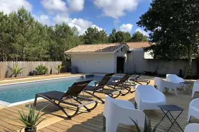 Image de villa avec piscine dans un quartier très calme de biscarrosse plage