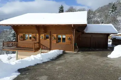 Image de Rez de chalet, état neuf, plein sud avec belle vue dégagée.
