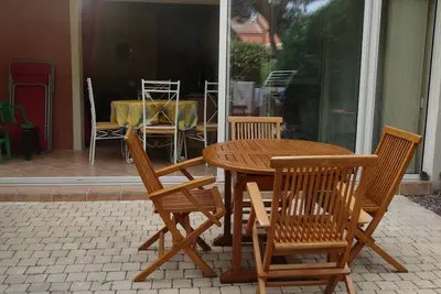 Agréable T2 sans vis-à-vis en rez-de-jardin, piscine, Fréjus-Saint-Raphaël