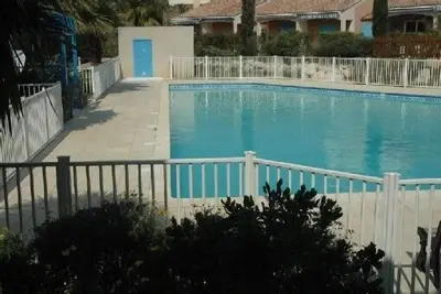 Image de Maison Lavandou avec terrasse dans résidence avec piscine