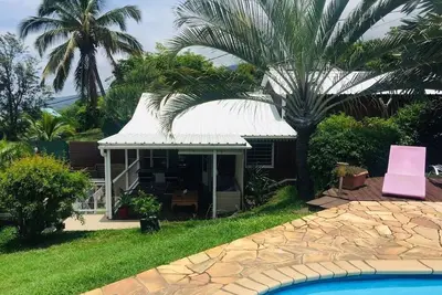 Image de Petite maison dans jardin tropical