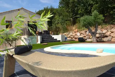Image de Charmante maison avec piscine privée dans un village médiéval
