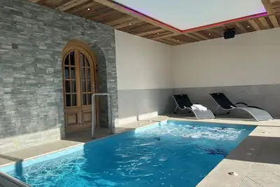 Image de Appartement avec piscine intérieure 34° hydromassage jaccuzi fitness maison