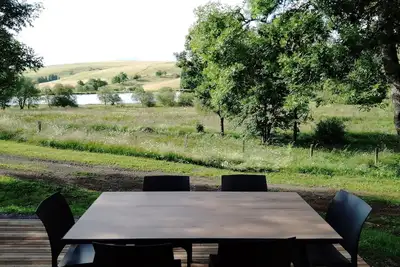 Image de Gîte au coeur de la nature, piscine, lac
