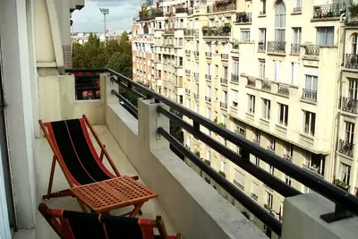 Image de Paris 17 Tres Bien Place Porte Maillot  450 m