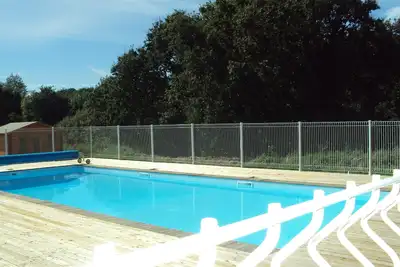 Image de Confortable chalet au calme avec piscine situé près des plages