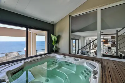 Image de Bord de mer:Villa (penthouse duplex) piscine intérieure&spa privés, vue mer 180°