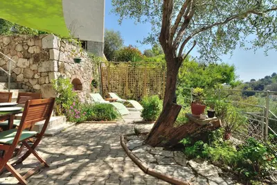 Image de Appartement 4 pièces en rez-de-jardin de villa pour 6-8 personnes tout confort