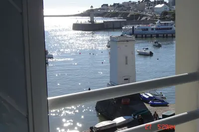 Image de studio 3éme étage ascenseur superbe vue sur entrée du port et océan atlantique