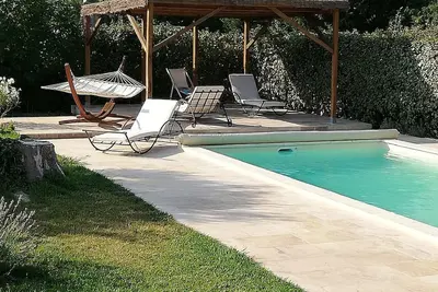 Image de Petit mas dans les Alpilles, piscine, climatisation 20 min des Baux de Provence