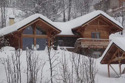 Image de Chalet contemporain 4 étoiles dans un hameau calme de la commune de Risoul.