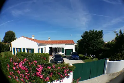 Image de Comfortable villa, space, nature, enclosed garden, 100m beach and village