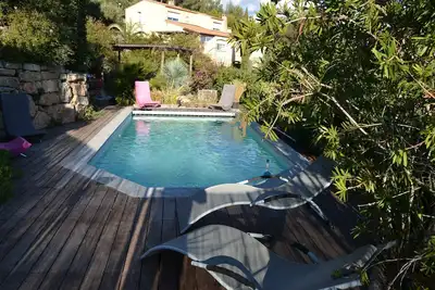 Image de Studio 25m2 classé 2*/terrasse 8m2 /vue mer/piscine partagée