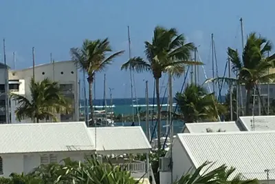 Image de Studio situé à St François, dans la marina, en face du Golf international