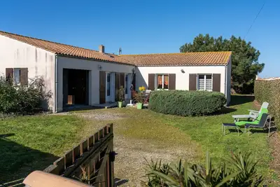 Image de Maison  confort, Wifi  Cheminee  Jardin arbore  700m2 situé  250 m de la mer