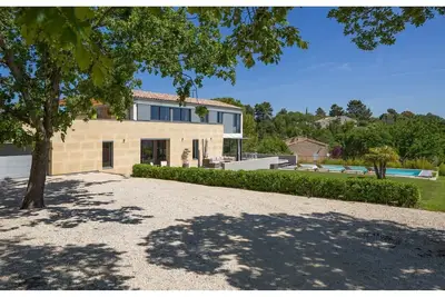 Image de Maison d'architecte avec piscine chauffée au coeur du Luberon - Etage climatisé-