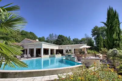 Image de Demeure de charme Bordeaux avec tennis piscine spa hammam sauna salle fitness