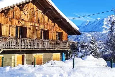 Image de Vue sans vis à vis face à la chaîne du  Mt Blanc Rdc avec terrasse privée