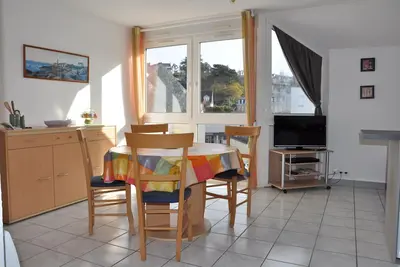 Image de Appartement T2 sur la plage de Perros-Guirec, exposé sud, lumineux et calme.