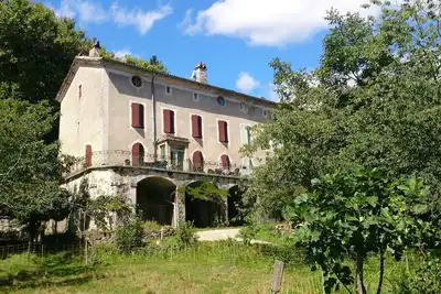 Image de Grande maison familiale de 16 couchages au coeur d'un beau village médieval