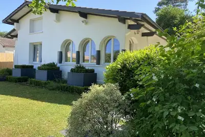Image de Grande Arcachonnaise dans le vignoble bordelais (Pessac Léognan) Gde Piscine