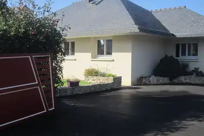 Image de maison plein pied avec jardin clos, proche de la plage et du port de Guilvinec