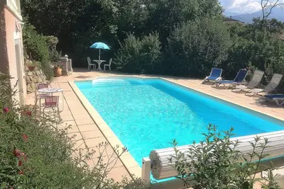 Image de Studio indépendant dans villa avec piscine. Vue dominante sur Gap et alentours