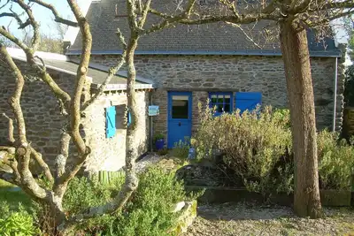 Image de belle ile en mer maison de charme en pierre avec une déco personalisée