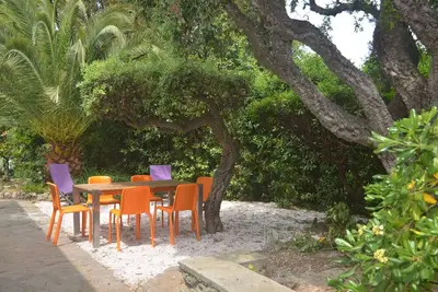 Image de Bord de mer et très calme, Rdc villa rénovée 6 personnes 90 m2  dans beau jardin