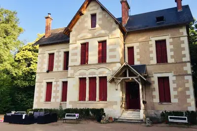 Image de Le relais des acacias. Gite rural, jardin avec terrasse dans propriété boisée