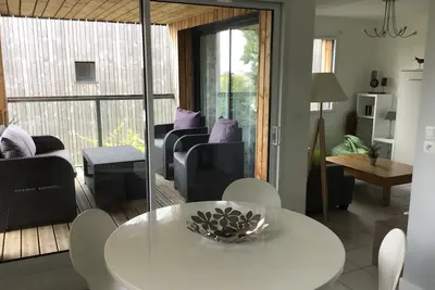 Image de Apt avec loggia vue exposée est sud, quartier calme à 7 mn à pied de la plage