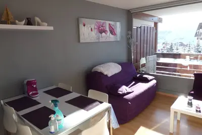 Alpe d'Huez, cosy, south-facing studio with view, at the foot of the slopes