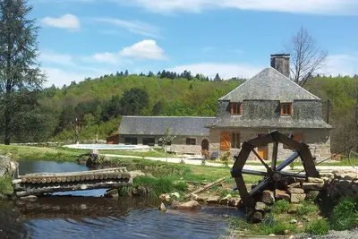 Image de Gite sur ruines du Xv éme Siecle, espace détente (Jacuzzi) et piscine