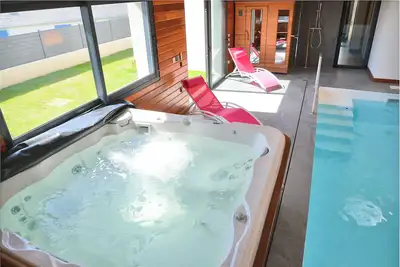 Image de Maison vue mer exceptionnelle, piscine intérieure chauffée, spa, sauna.