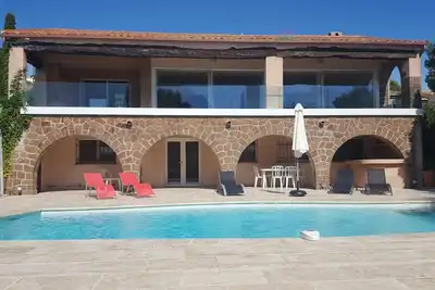 Image de Près de St Tropez Villa Les Arcades 6 personnes vue mer avec piscine chauffée
