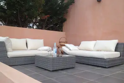 Image de Promotion! Une villa de charme avec un beau jardin et une vue sur les montag