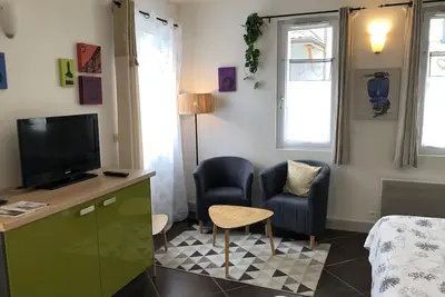 Image de Studio avec parking privé dans le centre ville proche Thermes