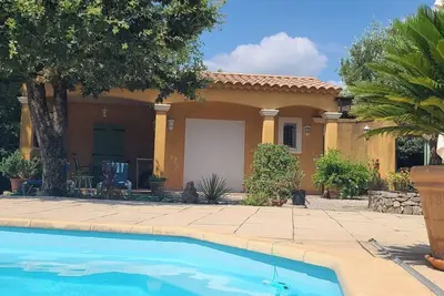 Image de 2 pièces 32m² indépendant - au grand calme dans le golf de Barbaroux à Brignoles