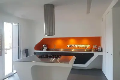 Image de House 10 minutes walk from the center, 14 minutes by car from the sea