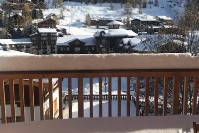 Image de Grand Duplex avec cheminée, idéal en Famille-Centre Station, skis aux pieds :))