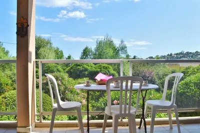 Image de Appartement T2 avec Terrasse Sud, Climatisé, à Proximité Plage - Le Lavandou