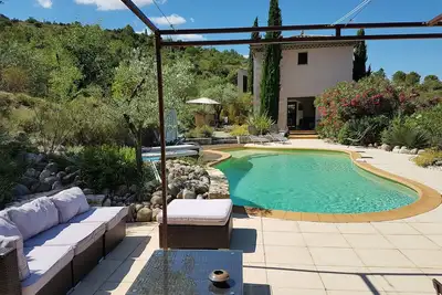 Gite Provençal tout confort, Piscine, dans Propriété au calme